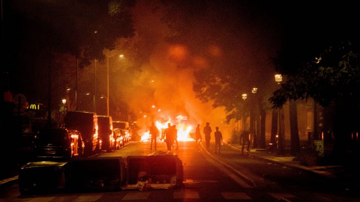 29.06.2023 - Nach dem tödlichen Polizei-Schuss auf einen 17-Jährigen bei Paris kam es zu heftigen Ausschreitungen. (Quelle: IMAGO/Gerard Cambon)