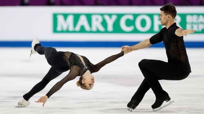 Minerva Hase und Nikita Volodin bei der Eiskunstlauf-EM in Kaunas (dpa/Mindaugas Kulbis/AP)