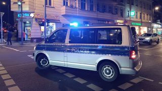 Symbolbild: Polizeiauto im Einsatz (Bild: dpa / Marc Vorwerk / SULUPRESS.DE)