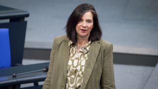 Grünen-Politikerin Katrin Göring-Eckardt im Bundestag (Bild: imago images/Political Moments)