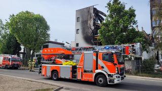 Feuerwehreinsatz nach dem Großbrand in Lichterfelde. (Quelle: rbb)