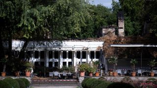 "Das Abgebrannte Teehaus im Englischen Garten im Bezirk Berlin-Tiergarten"; © IMAGO/IPON