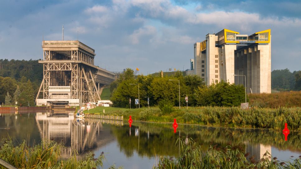 Altes und neues Schiffshebewerk Niederfinow