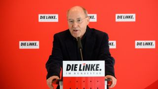 Gregor Gysi (Die Linke) Ã¤uÃert sich vor der Fraktionssitzung der Linken im Deutschen Bundestag zu seiner erfolgten Ukraine-Reise (Bild: dpa)