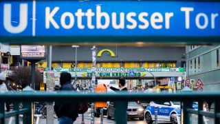 Der GebÃ¤uderiegel Zentrum Kreuzberg am Kottbusser Tor, wo eine Polizeiwache einzieht