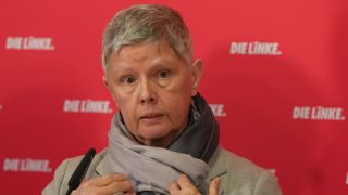 Katina Schubert, Berliner Landesvorsitzende der Partei Die Linke, spricht während einer Pressekonferenz (Bild: picture alliance/ dpa)