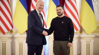 US-PrÃ¤sident Joe Biden beim Treffen mit dem ukrainischen PrÃ¤sidenten Wolodymyr Selenskyj in Kiew.