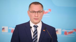 Tino Chrupalla gibt eine Pressekonferenz im Bundestag.