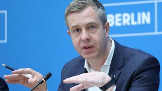 Stefan Evers (CDU), Finanzsenator, spricht auf einer Pressekonferenz nach der Sitzung des Berliner Senats.