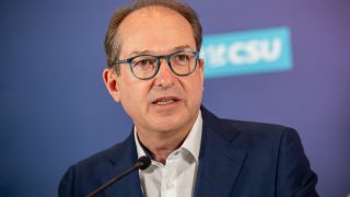 Alexander Dobrindt, Der CSU-Landesgruppenchef spricht bei einer Pressekonferenz (Bild: picture alliance/dpa)