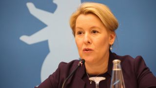 Berlins Wirtschaftssenatorin Franziska Giffey bei einer Pressekonferenz.