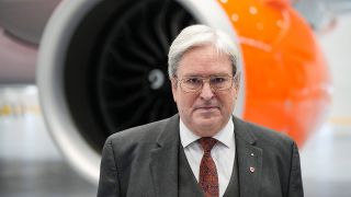 JÃ¶rg Steinbach (SPD), Brandenburger Minister fÃ¼r Wirtschaft, Arbeit und Energie, steht vor Beginn der ErÃ¶ffnung des neuen Easyjet-Wartungshangars auf dem Flughafen Berlin Brandenburg (BER) 