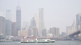 Die Rauchschwaden der kanadischen WaldbrÃ¤nde liegen Ã¼ber Lower Manhattan.