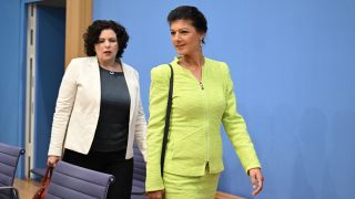 Sahra Wagenknecht und Amira Mohamed Ali bei der Pressekonferenz zur GrÃ¼ndung des Vereins 