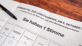 Stimmzettel fÃ¼r die Landtagswahl am 8. Oktober in Bayern. 