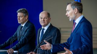 Robert Habeck, Olaf Scholz und Christian Lindner bei einer Pressekonferenz.