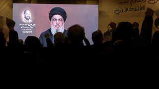 Hassan Nasrallah, AnfÃ¼hrer der Hisbollah, wendet sich in einer im Fernsehen Ã¼bertragenen Rede an seine AnhÃ¤nger. 