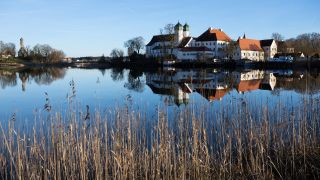 Das Kloster Seeon ist wÃ¤hrend der Winterklausur der CSU-Landesgruppe im Bundestag zu sehen (Bild: dpa / Sven Hoppe)