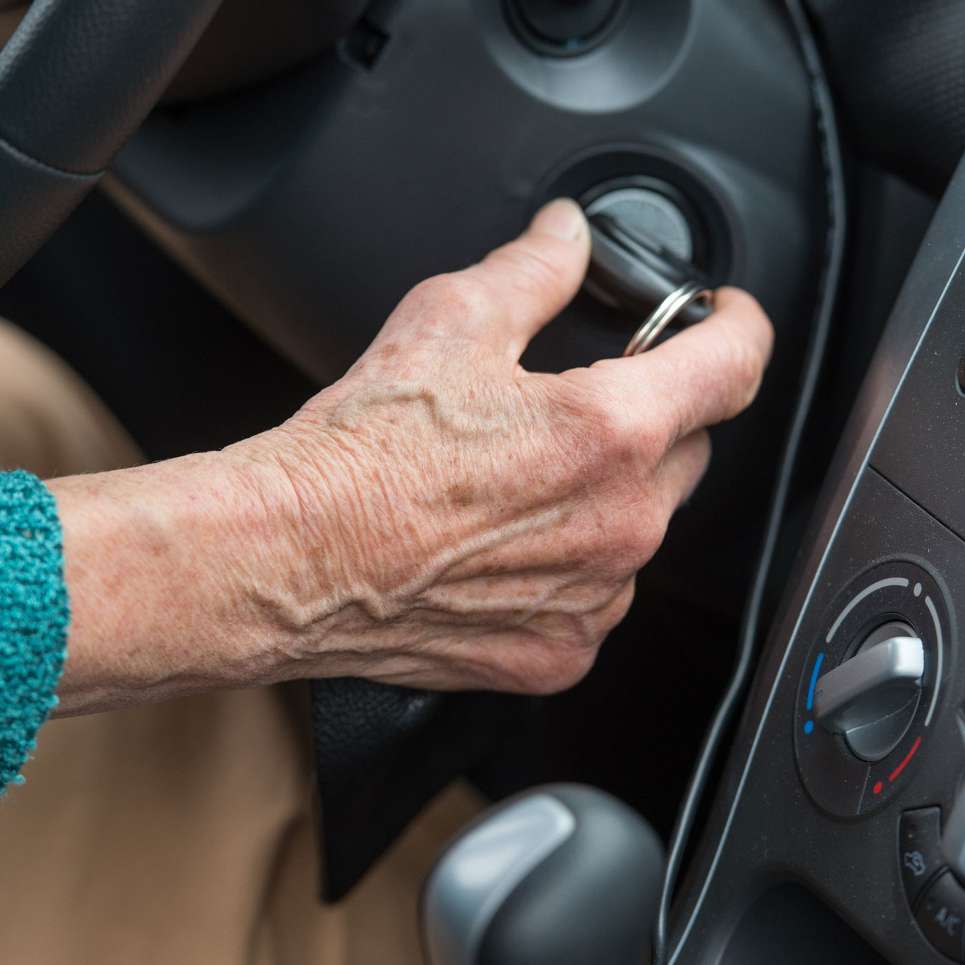 Straßenverkehr: Brauchen wir den Gesundheits-TÜV für ältere Autofahrer?