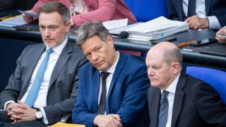 Lindner, Habeck und Scholz auf der Regierungsbank im Bundestag