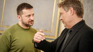 Wolodymyr Selenskyj, PrÃ¤sident der Ukraine, empfÃ¤ngt den deutschen Vizekanzler Robert Habeck (GrÃ¼ne) im PrÃ¤sidentenpalast in Kiew. 