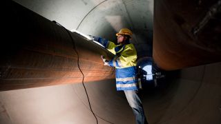 Die Baustelle eines 65 Meter langen FernwÃ¤rmetunnels unter der SeydelstraÃe in Berlin-Mitte im Jahr 2011 (Bild: picture alliance/Caro/Heinrich)