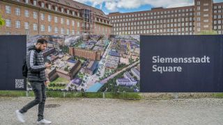 Ein Plakat an der Baustelle in Spandau zeigt PlÃ¤ne fÃ¼r den Siemens-Square