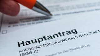 Antrag auf BÃ¼rgergeld in Deutschland (Bild: picture alliance/Zoonar/stockfotos-mg)