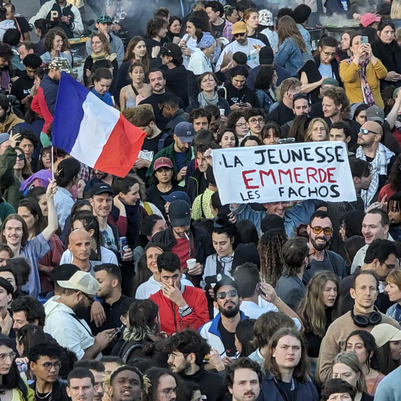 Mehrheit gegen rechts, der Rest bleibt schwierig: Frankreich nach der Wahl