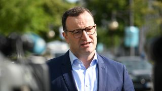 Jens Spahn, stellvertretender Vorsitzender der CDU/CSU-Bundestagsfraktion, spricht vor einer PrÃ¤sidiumssitzung der CDU im Konrad-Adenauer-Haus zu Journalisten. 