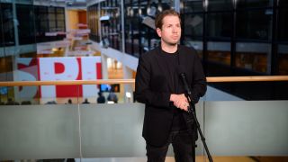 Kevin Kühnert, SPD-Generalsekretär spricht in der SPD-Zentrale im Willy-Brandt-Haus in Berlin.