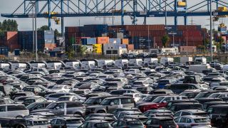 Autos am Hafen Duisburg