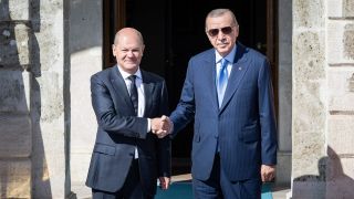 Bundeskanzler Olaf Scholz (SPD) und der tÃ¼rkische PrÃ¤sident Recep Tayyip Erdogan bei ihremTreffen in Istanbul.