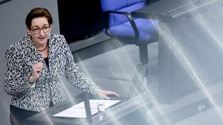 Klara Geywitz (SPD), Bundesministerin fÃ¼r Wohnen, Stadtentwicklung und Bauwesen bei einer Rede im Bundestag. (Archivbild)