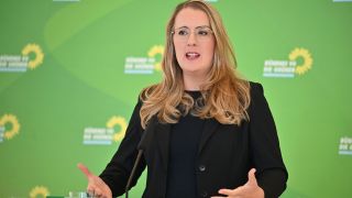 Katharina DrÃ¶ge, Bundestags-Fraktionsvorsitzende von BÃ¼ndnis 90/Die GrÃ¼nen spricht bei einem Pressestatement