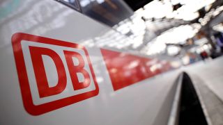 ICE mit Logo der Deutschen Bahn