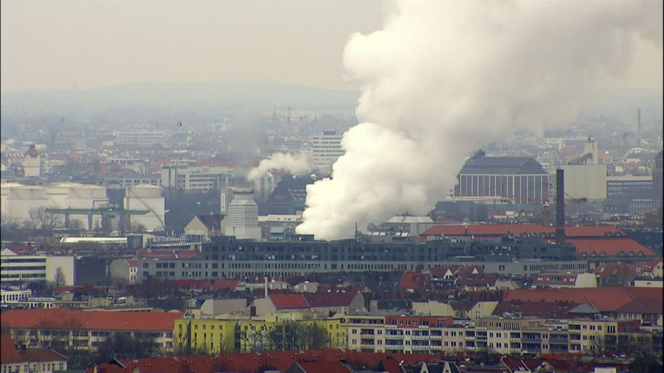 Wasserdampf über dem Testgelände von Siemens Energy. Bild: rbb