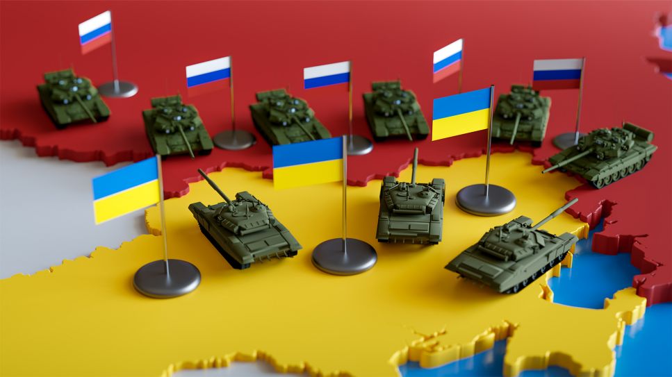 Russische und ukrainische Panzer auf einer Landkarte, Symbolbild vom Angriffskrieg auf die Ukraine (Bild: Colourbox)