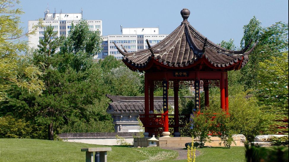 Pavillon des Chinesischen Gartens im Erhoplungspark Marzahn (Bild: IMAGO / Steinach)