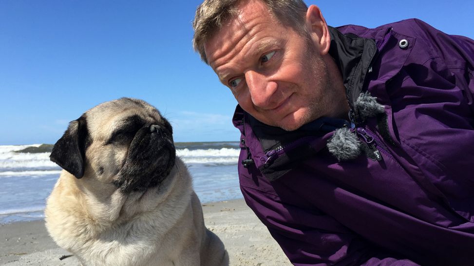 Michael Kessler und Mops Frieda (Quelle: rbb)