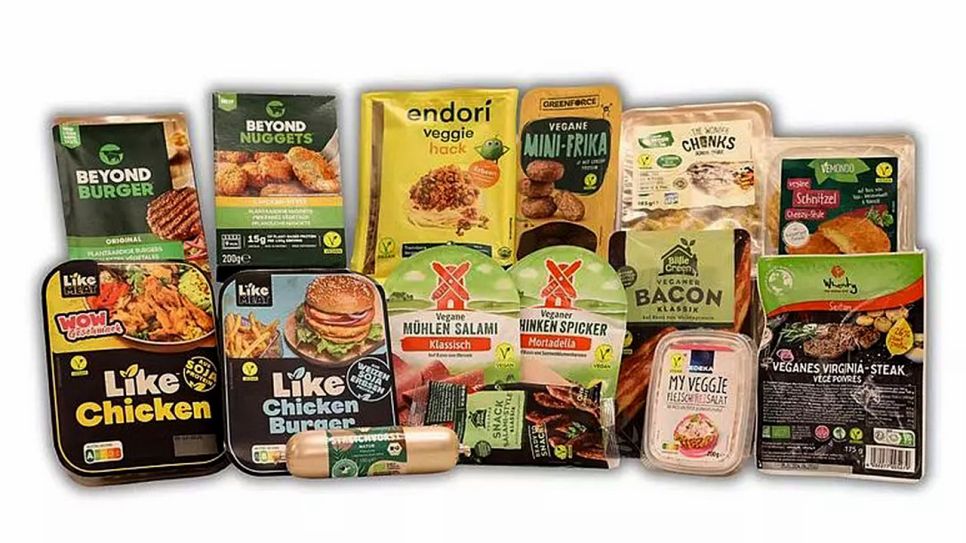 Collage von verschiedenen veganen Fleischersatzprodukten (Quelle: foodwatch Deutschland)