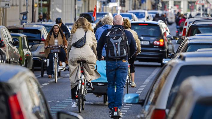 Falschparker auf Rad- und Fußwegen: ADFC, Stadt und Polizei