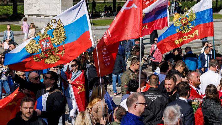 Russische Flaggen auf Demonstrationen sollte man tolerieren - Kommentare -  Badische Zeitung