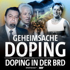 Zwei Ärzte blicken grimmig drein, daneben eine junge Sportlerin mit sanftem Lächeln. Daraf steht "Geheimsache Doping"