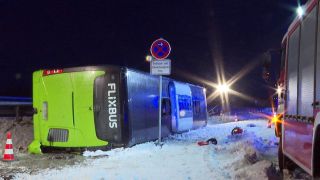 Unfall eines Flixbus auf der A11 am 11.01.2025. (Quelle: NonStopMedia)